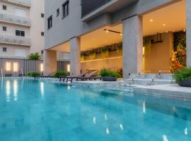 I Am Design Hotel Itapema by Hotelaria Brasil，位于伊塔佩马的带泳池的酒店