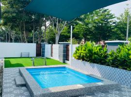 NS Vacation Home Muar with Kids Friendly Pool，位于麻坡的乡村别墅