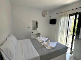 Santorini Style Rooms，位于弗通的酒店