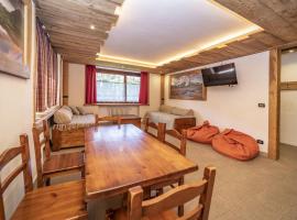 Snug apartment in Sauze d Oulx with fenced garden，位于萨奥兹-杜尔克斯的酒店