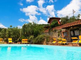 Bright Farmhouse in Montecatini Terme with Swimming Pool，位于尼阿博勒皮耶韦的酒店