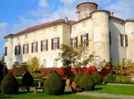Charming Elegant castle flat with large garden，位于Rocca Grimalda的度假屋
