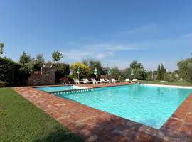 Modern Holiday Home in Foiano della Chiana with Pool，位于福亚诺德拉基亚纳的别墅