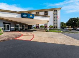 Clarion Hotel San Angelo near Convention Center，位于圣安吉洛San Angelo Regional (Mathis Field) Airport - SJT附近的酒店