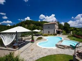 Nice apartment in Apecchio with shared swimming pool