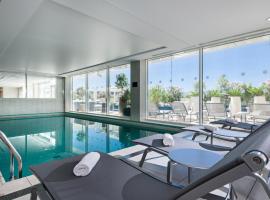 马赛欧洲地中海金色郁金香酒店，位于马赛的带泳池的酒店
