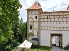 Zámek Castle Račice - Předzámčí Forecastle，位于Račice的酒店