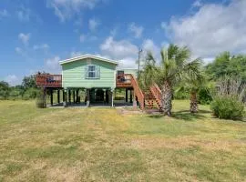 Sunny Crystal Beach Cottage with Deck and Grill!