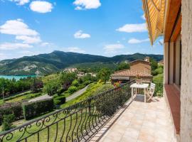 Holiday home in Saint-Julien-du-Verdon with garden，位于圣于连迪韦尔东的别墅