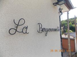 La Bergeronnette，位于La Chapelle-Saint-André的带停车场的酒店