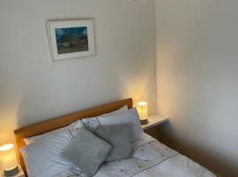 Beautiful one bedroom Apartment In Galway City，位于戈尔韦皇家塔拉中国访客中心附近的酒店