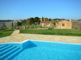Cosy agriturismo in Toscana with outdoor swimming pool，位于佩乔利区的酒店