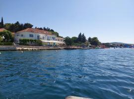 Group Holiday Accommodation Natura Croatia, Sleeps Up To 13 People，位于马斯莱尼察的度假屋