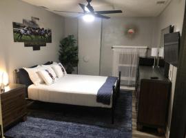 Suite near downtown Louisville, KY - Suite XI，位于路易斯威尔的酒店