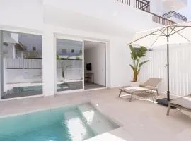 Bossa Bay Suites with Private Pool - MC Apartments Ibiza