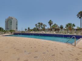 South Padre Island Gem Community Pool and Hot Tub!，位于南帕诸岛的酒店