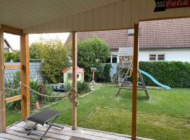 Familien Ferienhaus in Memmingen 3 Zimmer mit 2 Bädern，位于梅明根的酒店