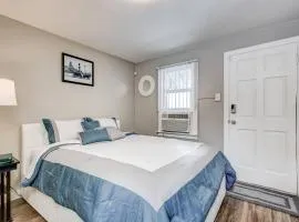 Downtown Olde Town Arvada- Across from light rail-Tiny Retreat