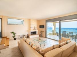 Spacious beachfront maisonettes with stunning views & a private beach，位于莫奈姆瓦夏的酒店