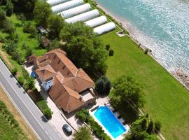 Heritage Home Ustikolina，位于福查的酒店