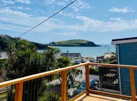 Modern Beach House overlooking the Sea，位于Bigbury的酒店