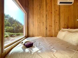 Nativo Natureza Pink Wood Cabin，位于Cela的豪华帐篷