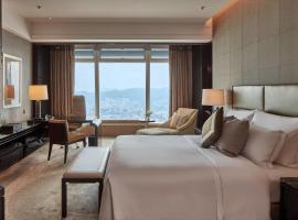 丽思卡尔顿酒店，位于香港香港西九龙站附近的酒店