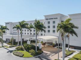 Crowne Plaza Ft Myers Gulf Coast, an IHG Hotel，位于迈尔斯堡墨西哥湾沿岸市中心附近的酒店