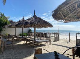 Bahari Beach Bungalows，位于江比阿的酒店