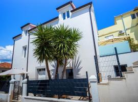 Studio apartments Yucca, 2-min to the beach and 5 to Trogir