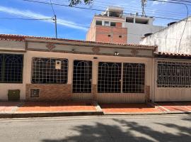 Agradable casa en Cúcuta cerca al CC Unicentro，位于库库塔的度假短租房