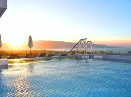 Naval villa-Panoramic villa with heated pool on the roof