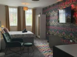 Luxury studio apartment near Birmingham citycentre