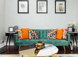 Beautiful apartment in Guildford with parking，位于Send的酒店