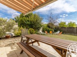 Gîte familial proche Parc Oriental et Puy du Fou, jardin clos, commerces accessibles à pied - FR-1-622-66，位于Maulévrier的酒店