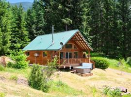 Mountain View Cabin, Hot Tub at White Pass, Mt Rainier National Park，位于帕克伍德的带停车场的酒店