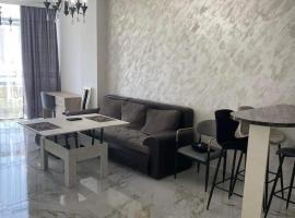 Apartment in centre of Yerevan，位于埃里温瓦兹根·萨尔基相共和国体育场附近的酒店