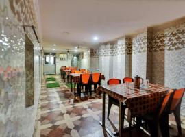 OYO Flagship 72850 Hotel New Raj Palace，位于Chās的酒店