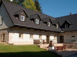Modern Holiday Home in Vidochov with Private Swimming Pool，位于塔霍夫的酒店