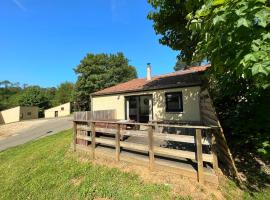 Bungalow 6 people near the lake of Vallée de Rabais in Virton，位于维尔通的乡村别墅