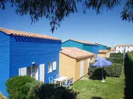 Colorful house just 300m away from the beach