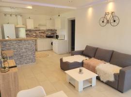 Superbe appartement，位于Saint-Hilaire-du-Rosier的酒店