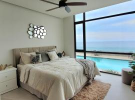 Seafront Luxury Condo in Rosarito with Pool & Jacuzzi，位于罗萨里托的公寓