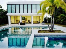 Ultimate Beach Getaway, Luxury villa in Ritz-Carlton, Dorado 5 mins to Beach，位于多拉多的别墅