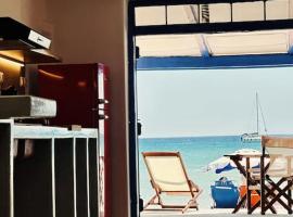 Cave Beach House Milos，位于Provatas的酒店