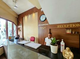 Hotel Rishiraj，位于焦尔哈德的酒店