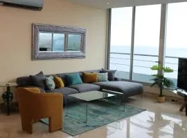 12C Sunny Luxury Resort Beachfront Oceanview