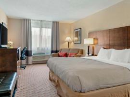 Quality Inn Saint Ignace I-75，位于圣伊尼亚斯的酒店