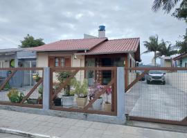 Casa em Torres Praia da Cal，位于托雷斯Lutheranian University of Brazil附近的酒店