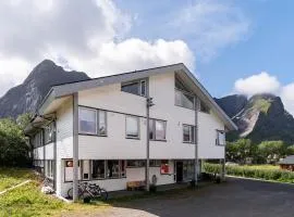 Reine Basecamp - Apartments & Rooms